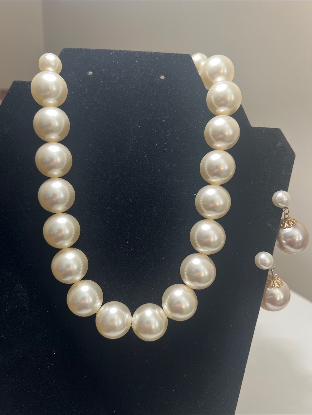 Timeless Ivory Pearl Necklace & Clip On Earrings Set - Vintage